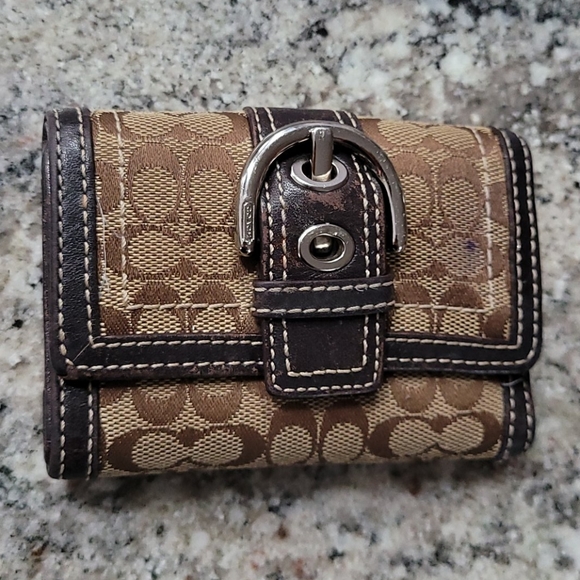 Coach Handbags - 🤎Coach Signature Wallet🤎